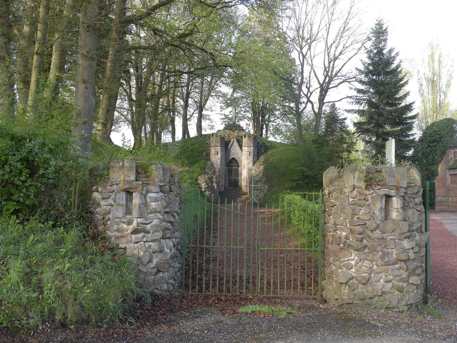 Le tombeau du Philanthrope en 2014, à Wargnies-le-Grand (Nord).